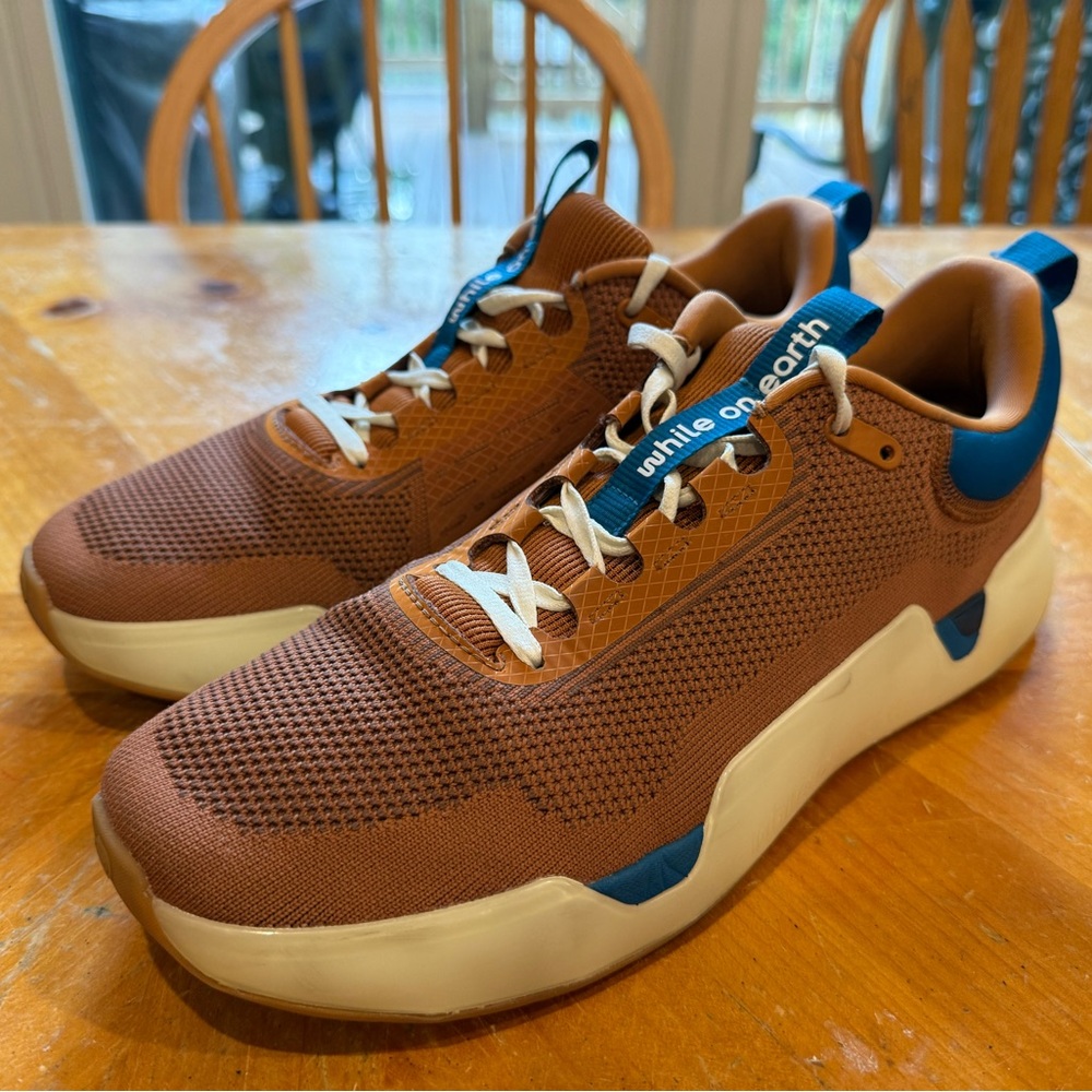 While On Earth trainer workout shoes size 10.5 men’s
